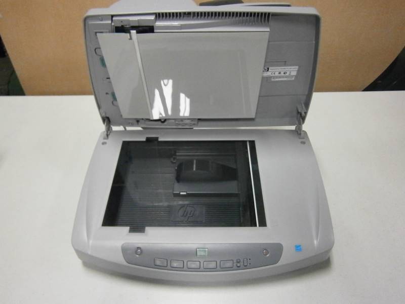 lot 112 image: HP Scanjet 5590 Scanner