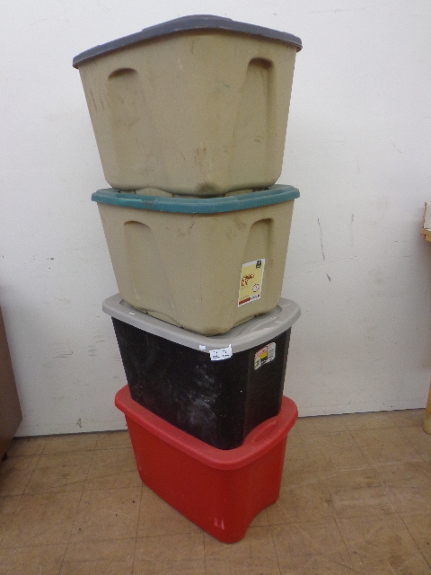 4 Totes with covers