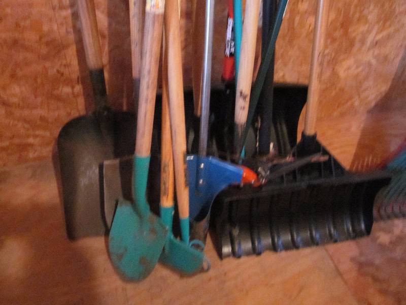 Snow Shovels & Gardening Tools