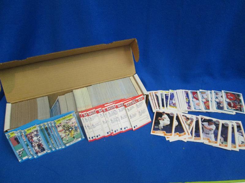 lot of assorted sports cards - base...
