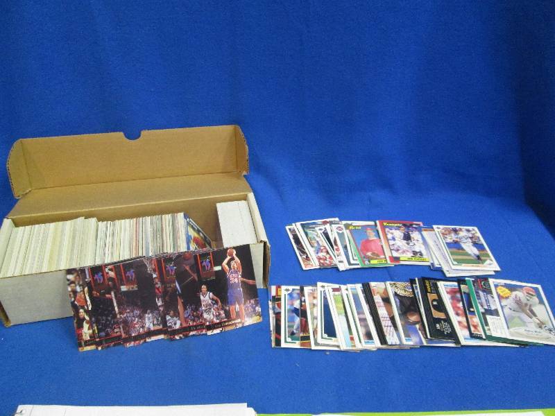 mixed assorted lot of sports cards ...
