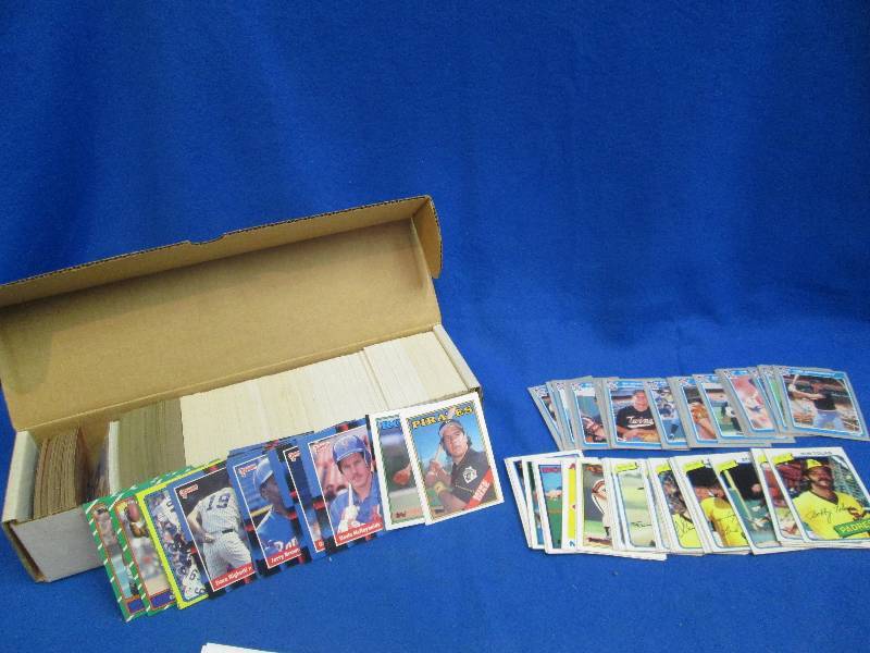 lot of assorted sports cards- baseb...