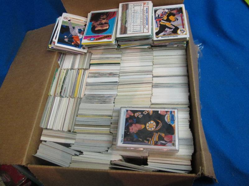 large lot of assorted sports cards ...