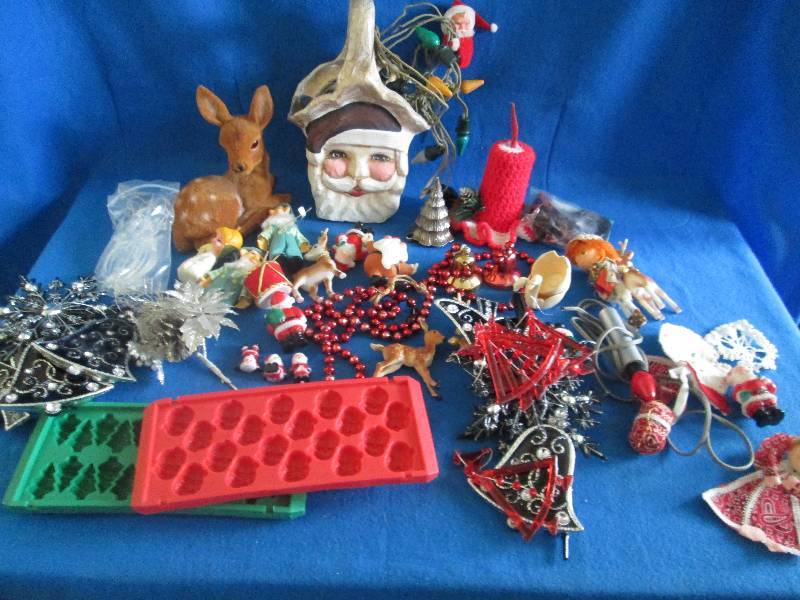 Mixed lot of Holiday dcor and can...