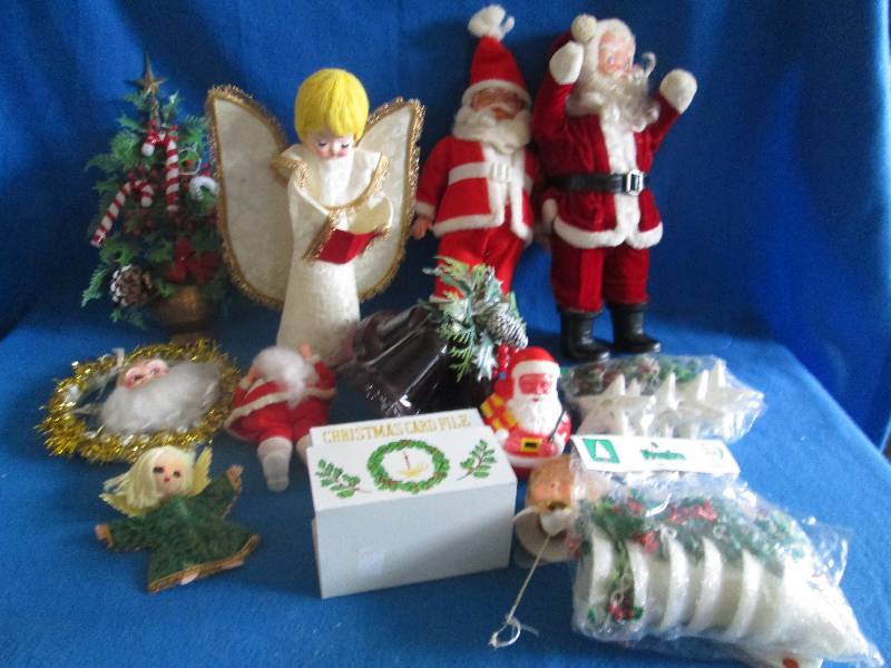 Mixed lot of vintage holiday dcor...