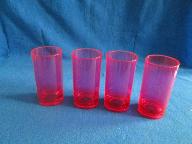 lot of 4 bright pick plastic glasse...