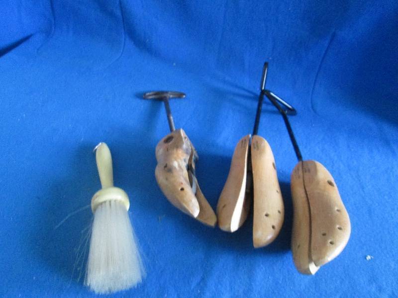 lot of 3 vintage shoe cleaning supp...