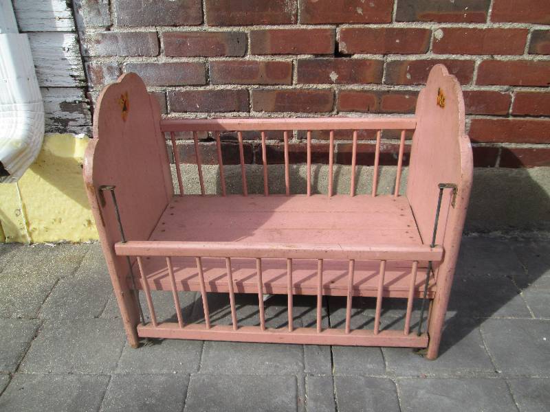 vintage crib 24x14x20 with sliding ...