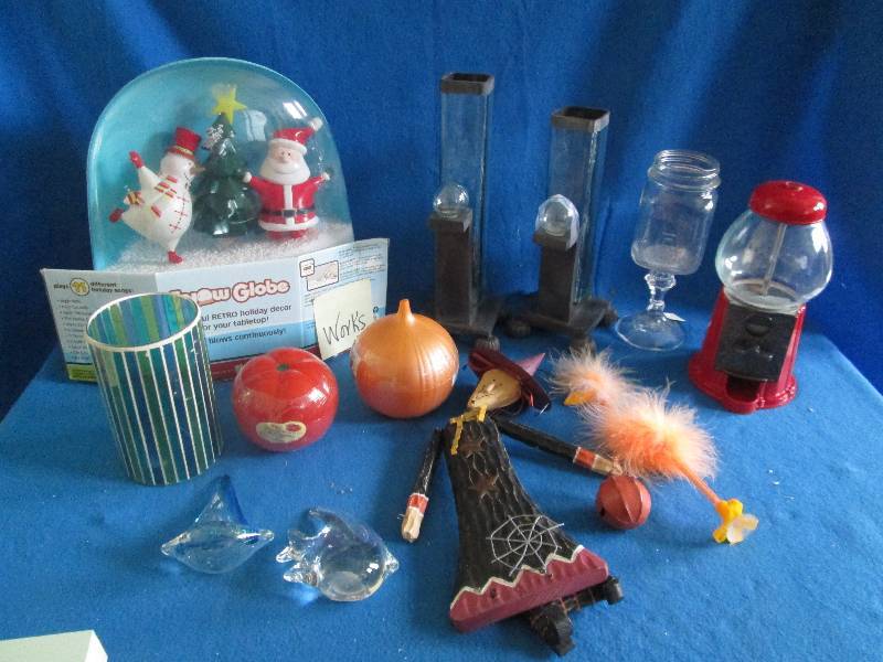 mixed lot of household dcor and h...