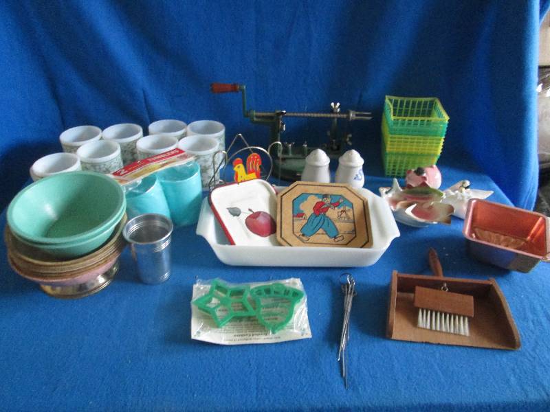 mixed lot of kitchen untencils and ...