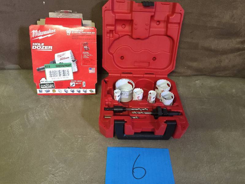 lot 6 image: Milwaukee Piece Plumbers Ice Hardened Hole Saw Kit - missing 1 piece