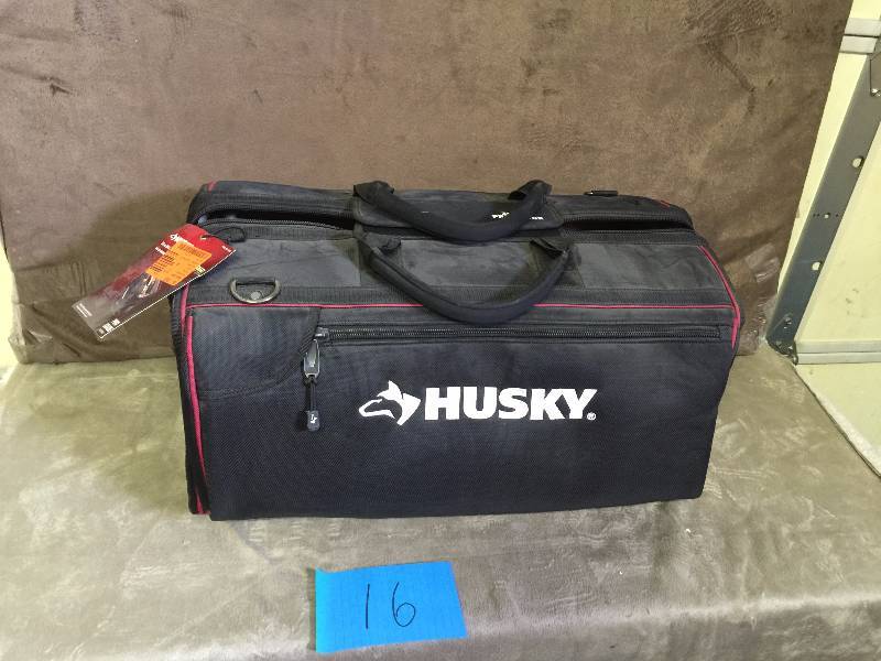 lot 16 image: Husky 24 in. Big Field Duffle Model # GP-45216AN13