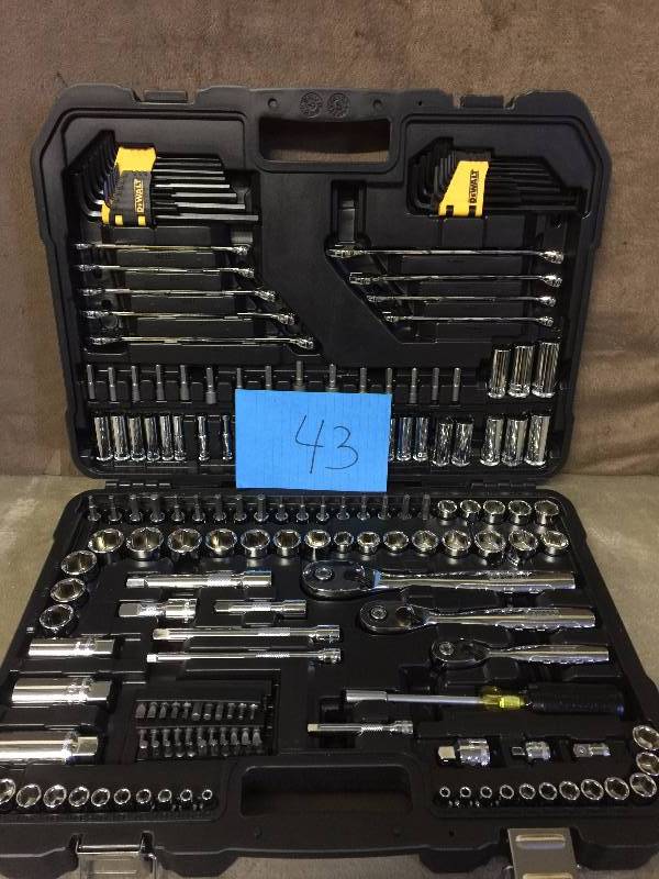 lot 43 image: DEWALT Mechanics Tool Set (200-Piece) NEW