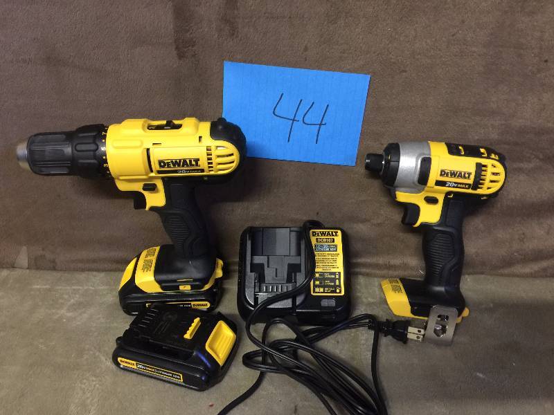lot 44 image: DEWALT 20-Volt Max Lithium-Ion Cordless Combo Kit (2-Tool) LIKE NEW