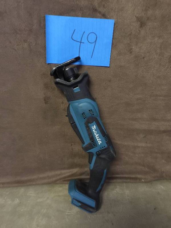 lot 49 image: MAKITA 18-Volt LXT Lithium-Ion Cordless Compact Reciprocating Saw (Tool-Only) Model # XRJ01Z missing screw tested in very good condition