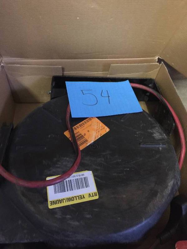 lot 54 image: HUSKY Husky 13-Amp Retractable Extension Cord System USED