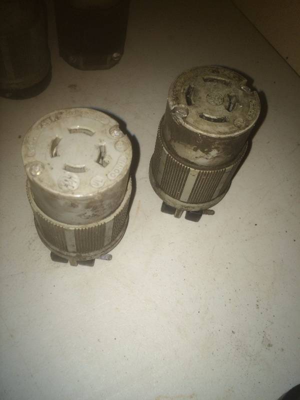 2 Crow feet plugs