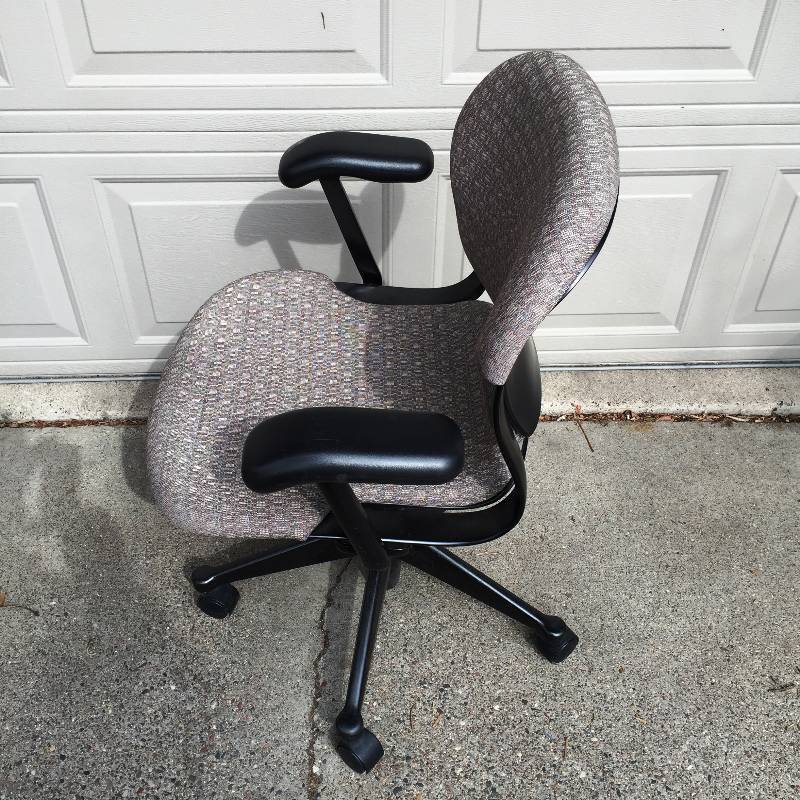 lot 3 image: Herman Miller Office Chair - Small Hole Near Top Of Chair - Other Than That Very Nice