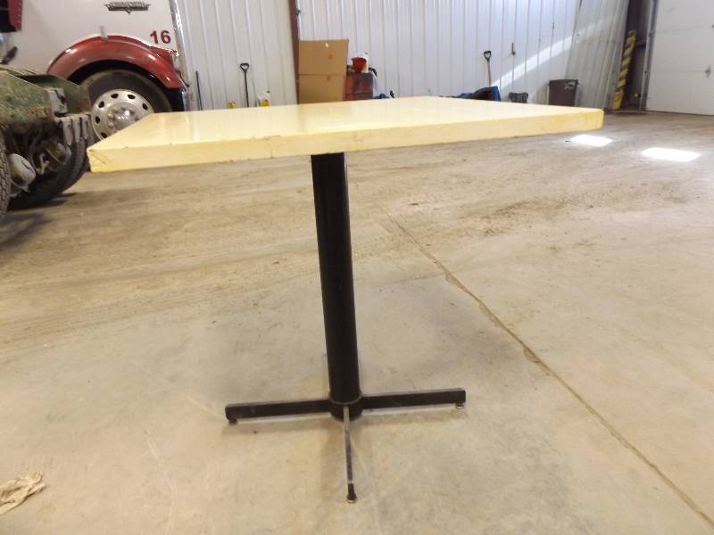 Caf Table