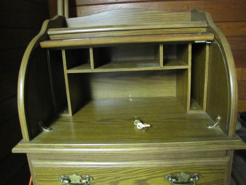 Smaller Roll Top Desk w Keys