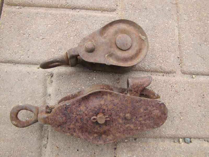 2 Metal Pulleys
