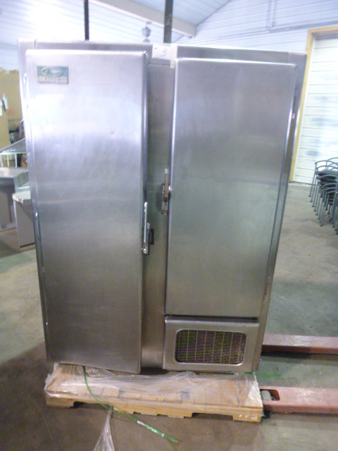 lot 3 image: Glenco Guardian Refrigerator