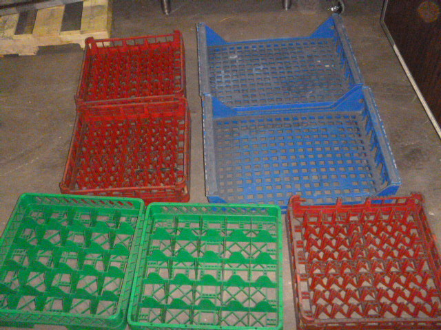 lot 19 image: 7 Miscellaneous Glass Racks