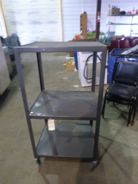 lot 22 image: Rolling Shelf