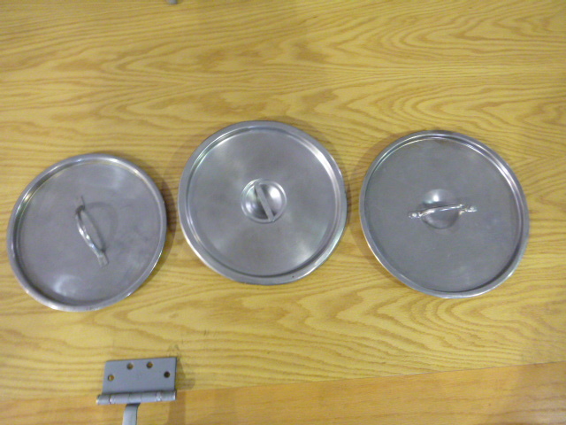 lot 90 image: 3 Pot Covers