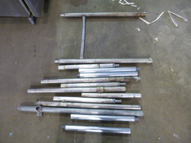 lot 106 image: Miscellaneous Restaurant Table Legs