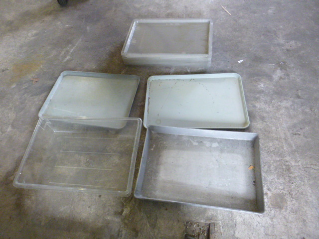 lot 108 image: Miscellaneous Trays