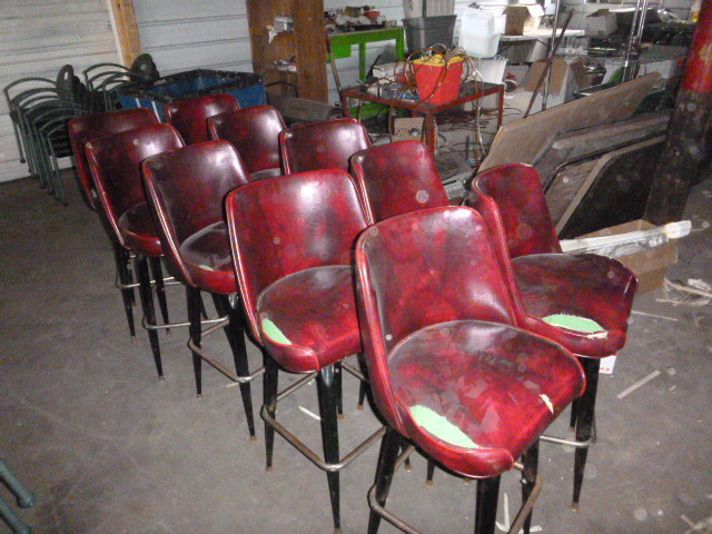 lot 137 image: 10 Bar Stools