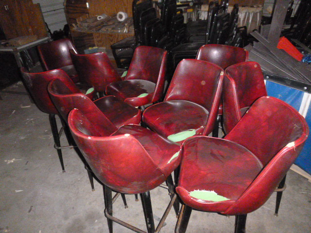 lot 139 image: 10 Bar Stools