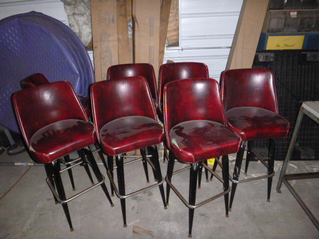 lot 140 image: 7 Bar Stools