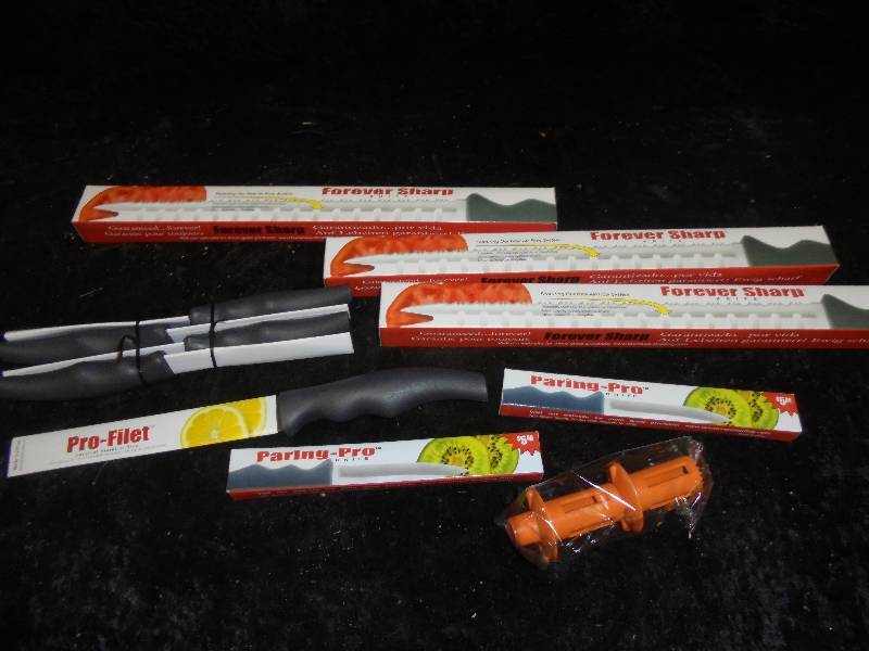 lot 9 image: Forever Sharp Classic Series Knife Set