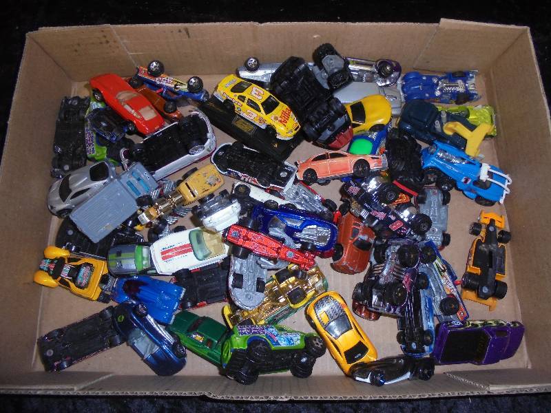 lot 17 image: Lot - Misc HotWheels