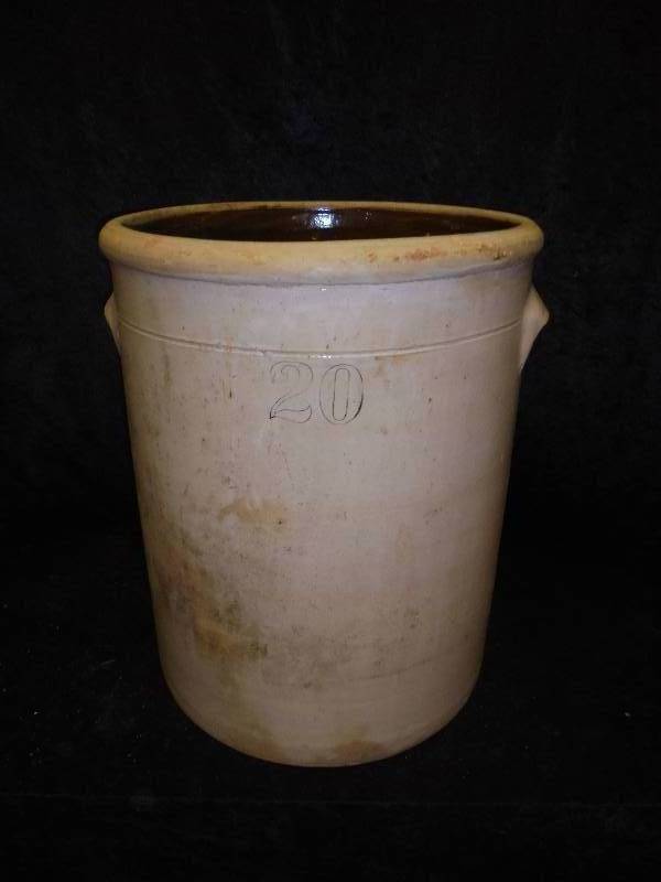 lot 18 image: 20 Gallon Crock