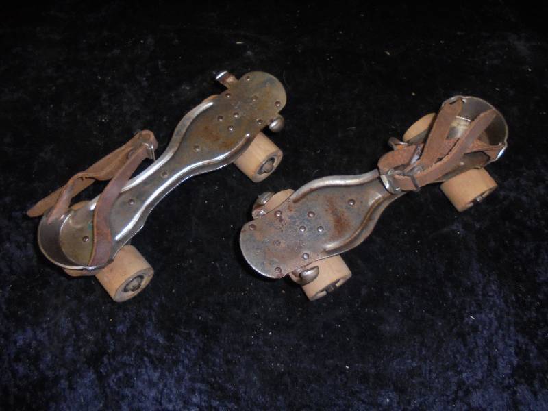 lot 20 image: Vintage Chicago Roller Skate Co. Skates
