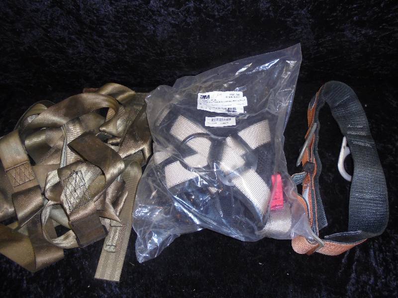 lot 33 image: 3M XXL Fall Protection Gear, Misc