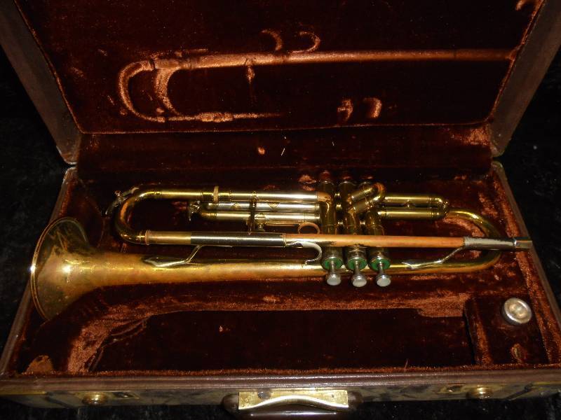lot 37 image: EK Blessing Brass Trumpet, Elkhart, IN, with Case