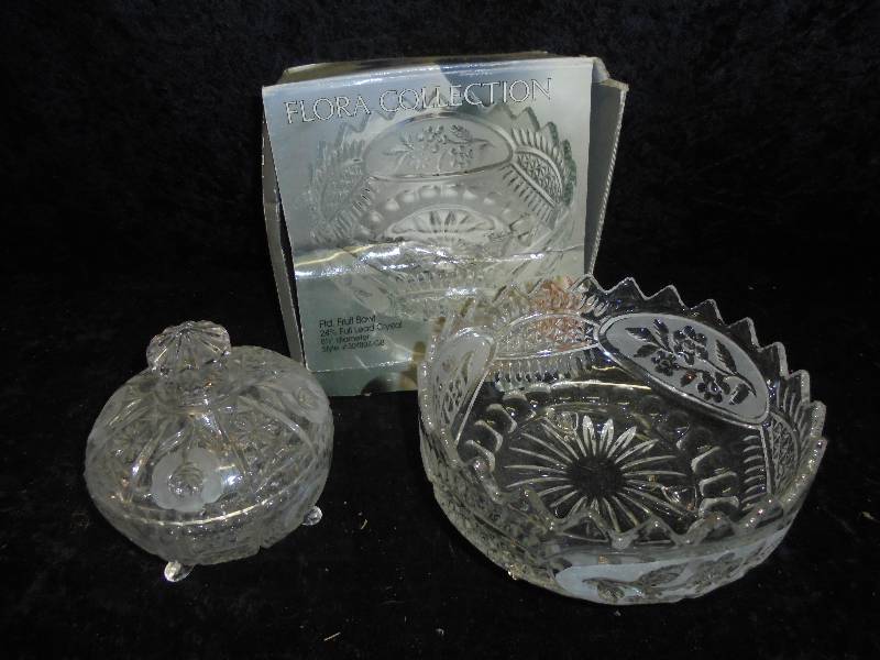 lot 42 image: Lot - Crystal Fruit Bowl & Covered Candy Dish