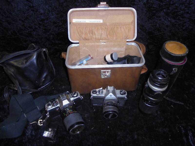 lot 44 image: Lot - Misc Cameras, Lens