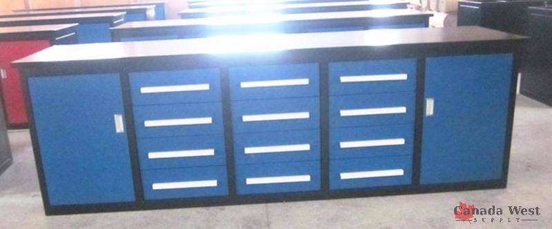 lot 67 image: NEW 12 DRAWER 10 FT SWING BLUE TOOL BENCH