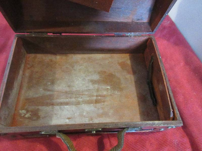 TRUNK SHAPED BOX