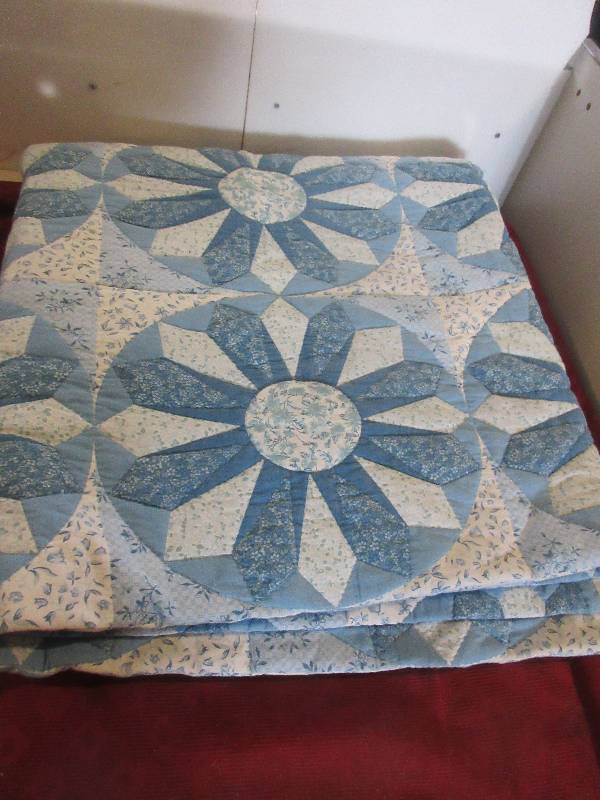 FULL SIZE BED SPREAD