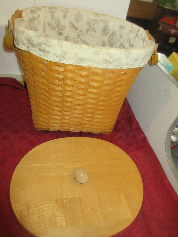 LINED BATHROOM TRASH BASKET