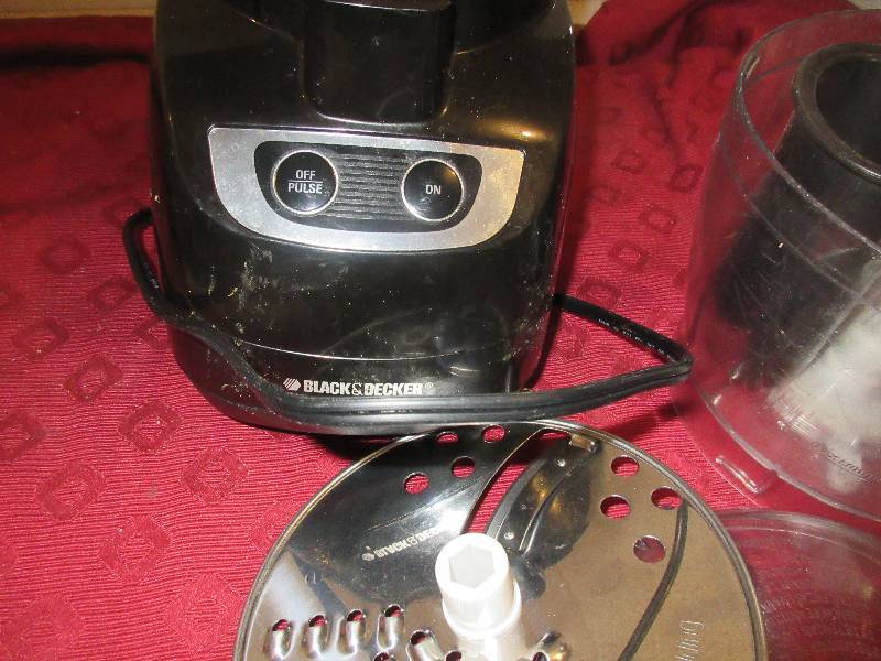 BLACK AND DECKER FOOD PROCESSOR