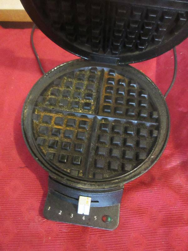 QUISINART WAFFLE MAKER
