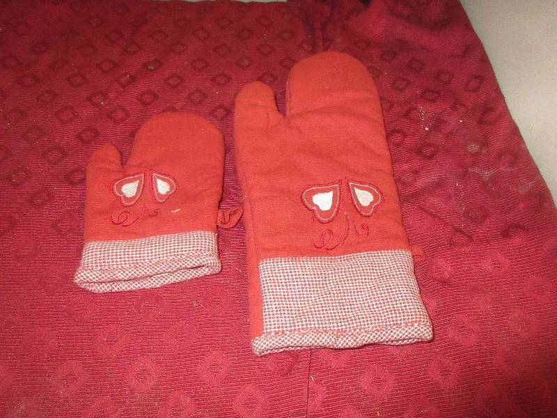 LG AND SMALL OVEN MITTS