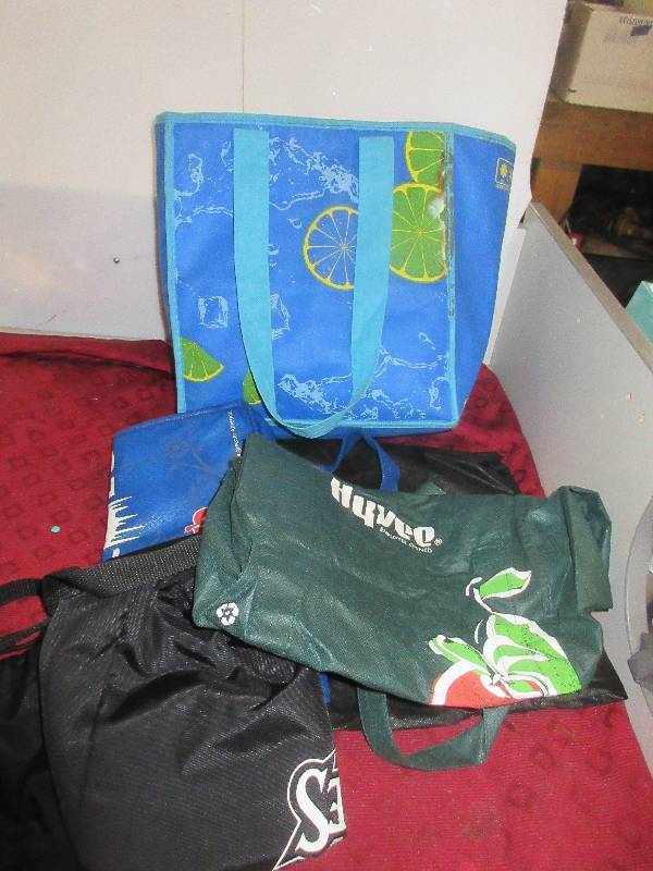 INSULATED SHOPPING BAGS